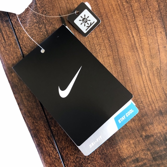 Nike Dri-Fit collared shirt LARGE - Picture 3 of 6